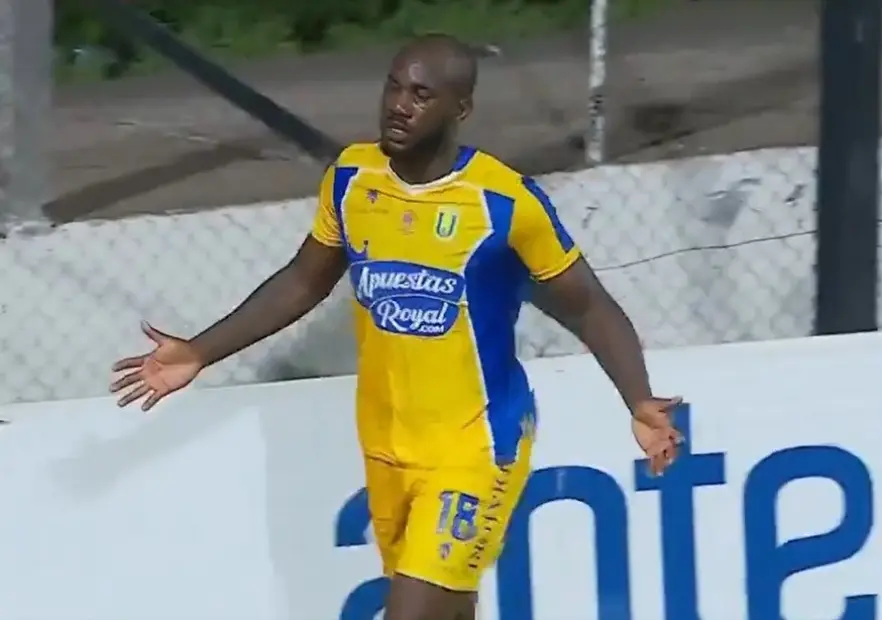 El delantero panameño Cecilio Waterman sigue marcando goles.