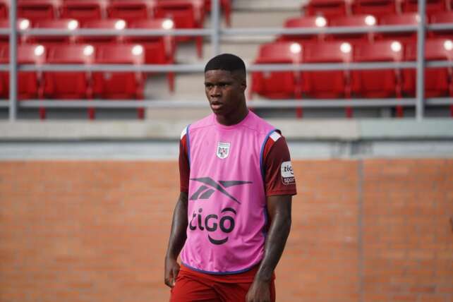 Kadir Barría sueña en grande (foto FEPAFUT).