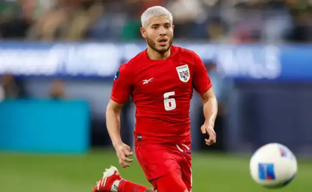 El panameño Cristian Martínez es figura en la selección nacional.