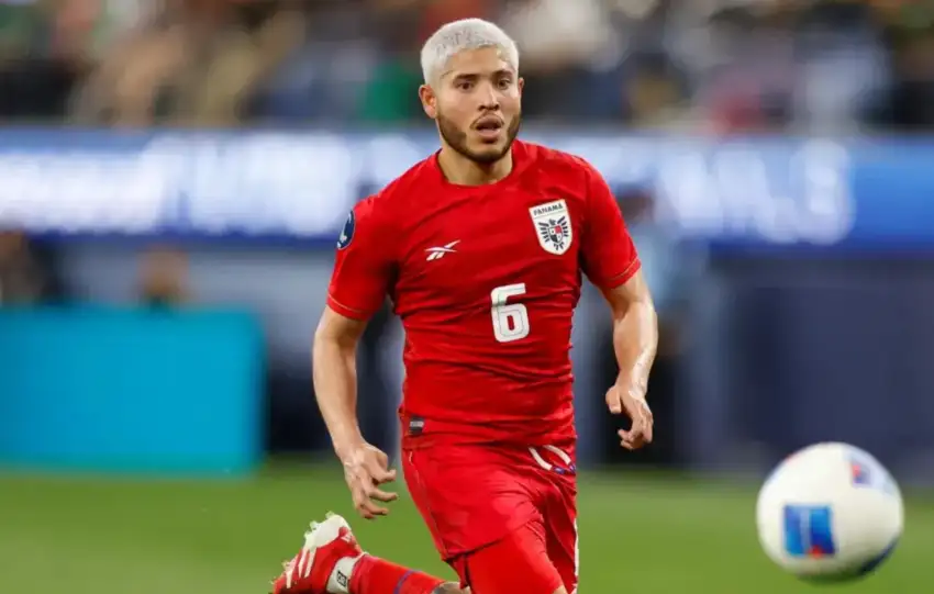 El panameño Cristian Martínez es figura en la selección nacional.